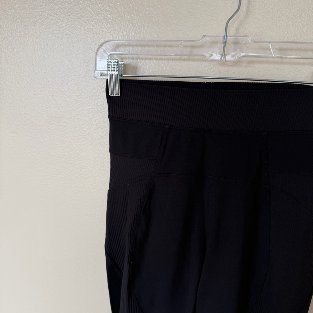 LULULEMON Ribbed High Rise Legging with Ribbed Panel in Black - Picture 2 of 5